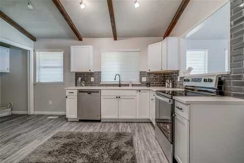 7301 Kings Manor Court, Oklahoma City, OK 73132