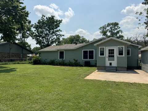 413 S Oak Street, Paradise, TX 76073
