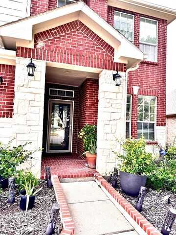 724 Clear Water Drive, Lewisville, TX 75056