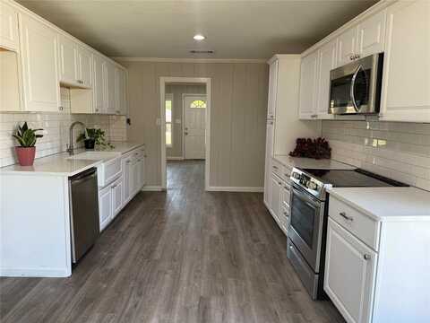 1114 N Oak Street, Leonard, TX 75452