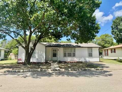 909 N Oak Street, Muenster, TX 76252
