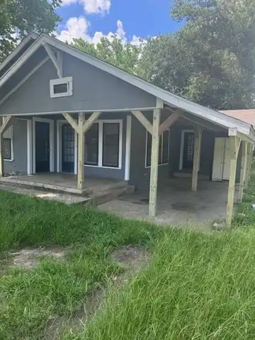246 E E Broadway, Bogata, TX 75417