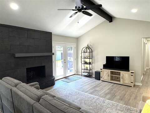 2013 Oxford Circle, Grand Prairie, TX 75051