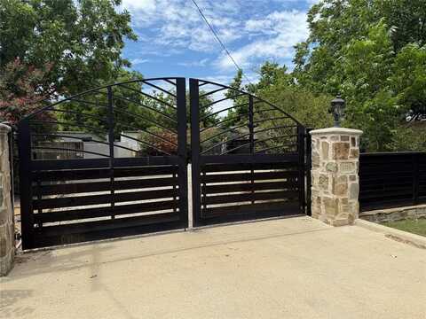 2215 Crystal Drive, Balch Springs, TX 75180