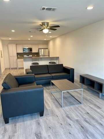 290 S Mcilhaney Street, Stephenville, TX 76401