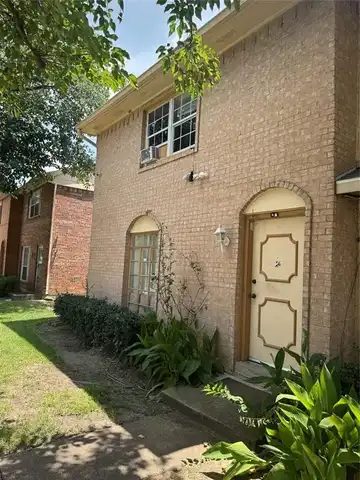 82 E Mountain Creek Court, Grand Prairie, TX 75052