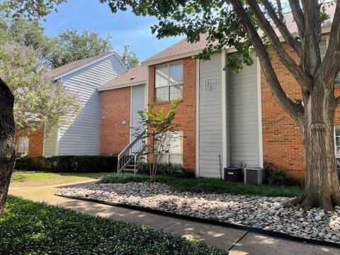 2105 Saint Michaels Drive, Arlington, TX 76011