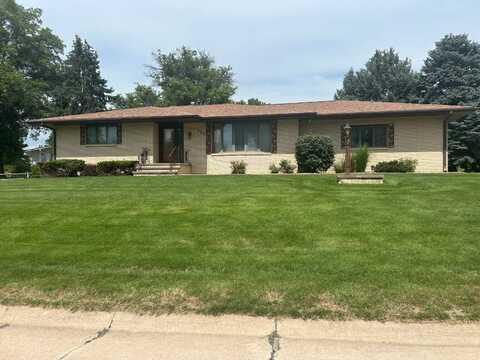 532 Charles Road, Hebron, NE 68370