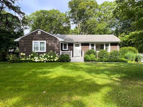 90 CIRCUIT ROAD, Bellport, NY 11713