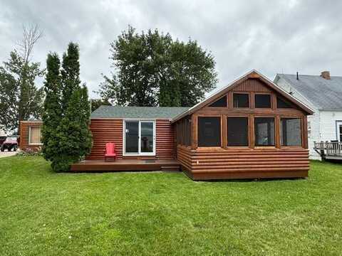 272 E. Lakeshore Dr., Waubay, SD 57273