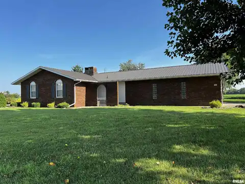210 W 5TH Street, Saint Peter, IL 62880