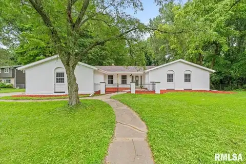 15 OAKBROOK Drive, Bettendorf, IA 52722
