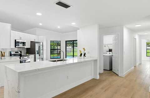 1041 AMHERST AVE, Davie, FL 33325