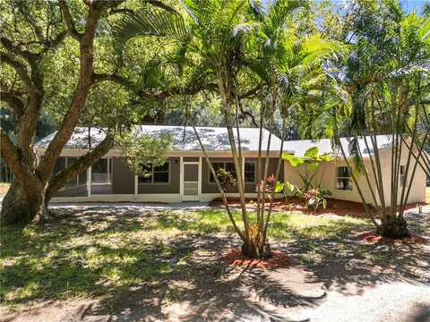2735 6th Street, Vero Beach, FL 32968