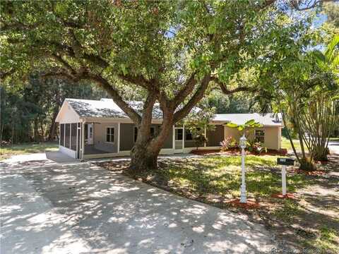 2735 6th Street, Vero Beach, FL 32968