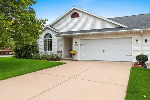 2838 CAPRICORN Drive, GREEN BAY, WI 54311
