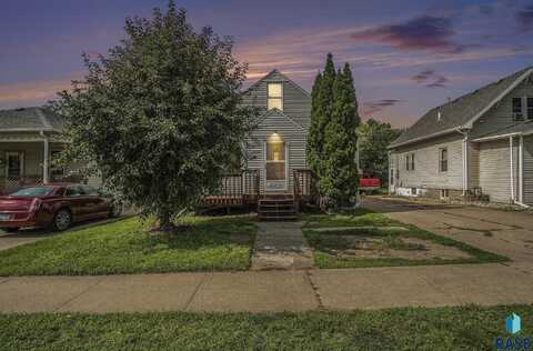 1704 W 10th St, Sioux Falls, SD 57104