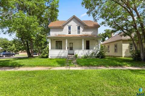 210 W 2nd Ave, Flandreau, SD 57028