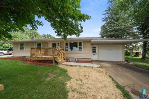928 E 4th St, Canton, SD 57013