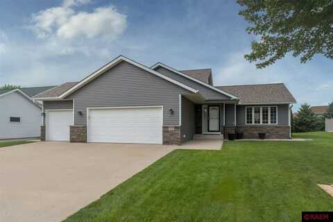 112 Pebble Creek Court, Mankato, MN 56001