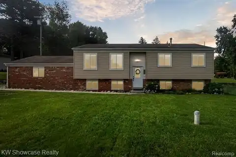 9296 Hilton Road, Brighton, MI 48114