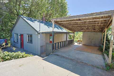 885 E 10TH ST, Coquille, OR 97423