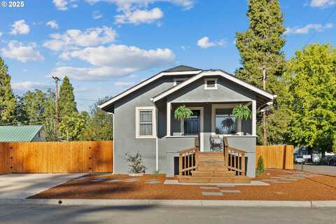 669 W BALLF ST, Roseburg, OR 97471
