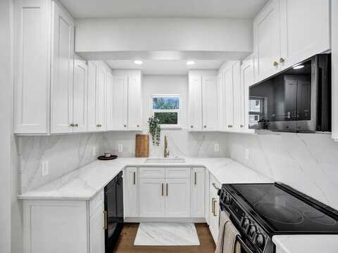 2728 Lake Avenue, West Palm Beach, FL 33405