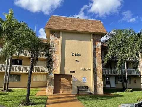 600 Village Green Court, Palm Springs, FL 33461