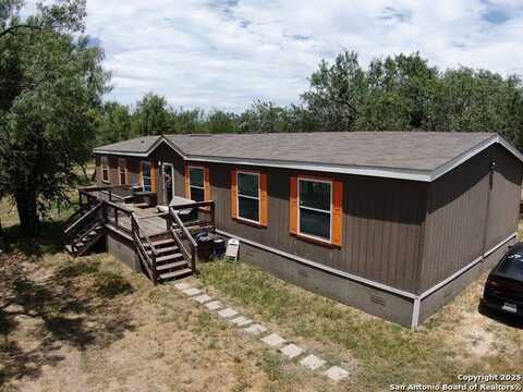 1127 County Road 773, Devine, TX 78016