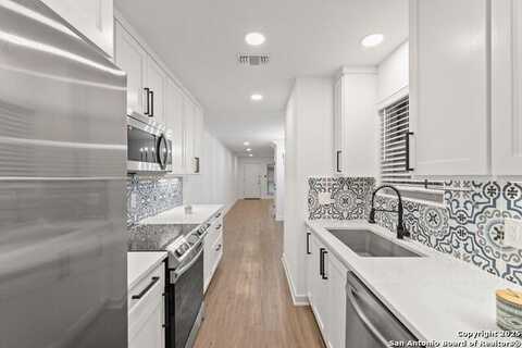 2718 Old Field, San Antonio, TX 78247