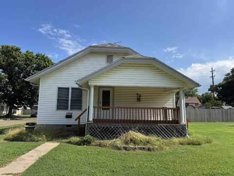 1502 E 12th Ave, Winfield, KS 67156