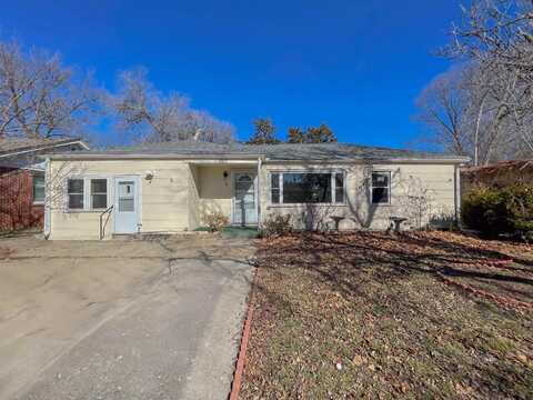 210 Stanley Dr, Arkansas City, KS 67005