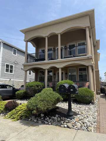 15 S Frontenac Ave, Margate City, NJ 08402