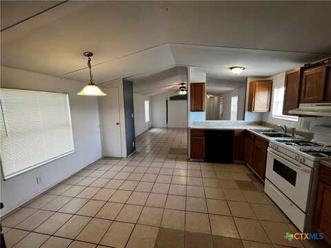 220 Six Pines Road, San Marcos, TX 78666