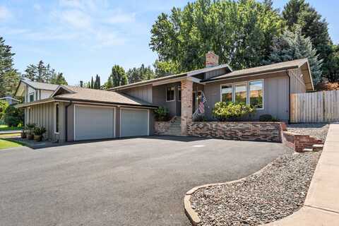 4442 Hillcrest Road, Medford, OR 97504