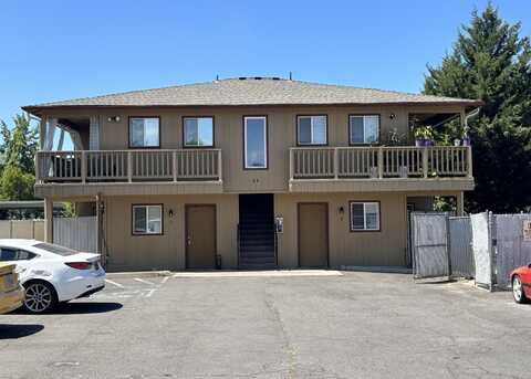 38 Lewis Avenue, Medford, OR 97501