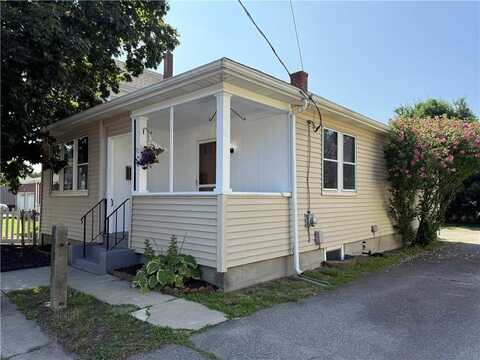 92 N Maple Avenue NE, Barrington, RI 02806