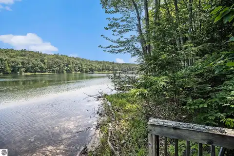 16612 Acorn Ridge Trail, Beulah, MI 49617