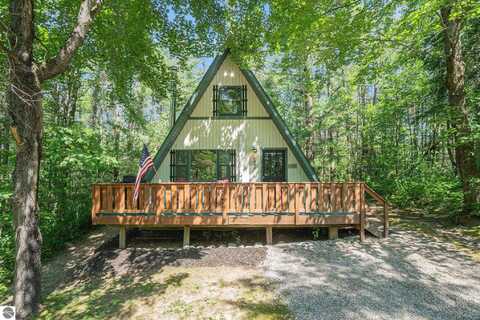 6886 Beechnut, Gaylord, MI 49735