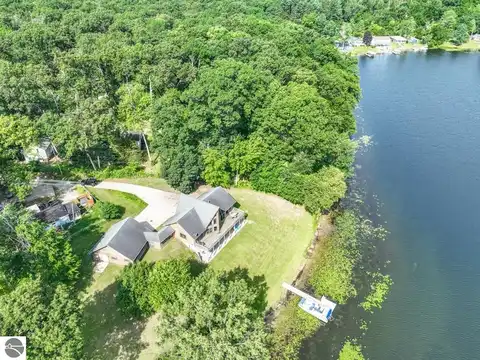 21534 Clear Lake Drive, Battle Creek, MI 49014