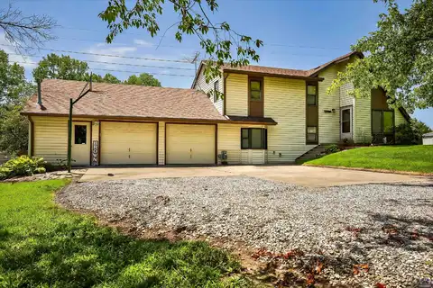 3706 NE Applewood DR, Topeka, KS 66617