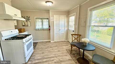 251 G STREET, CARNEYS POINT, NJ 08069