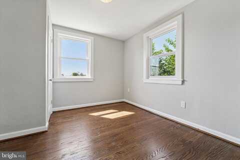 2111 DELMAR DRIVE, FOLCROFT, PA 19032