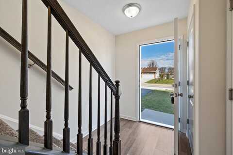 24 SECRETARIAT DR, HANOVER, PA 17331