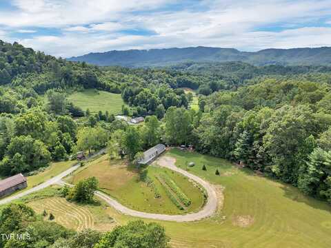 874 Fairview Road, Hampton, TN 37658