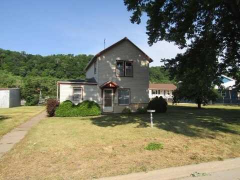 910 N 4th Street, Guttenberg, IA 52052