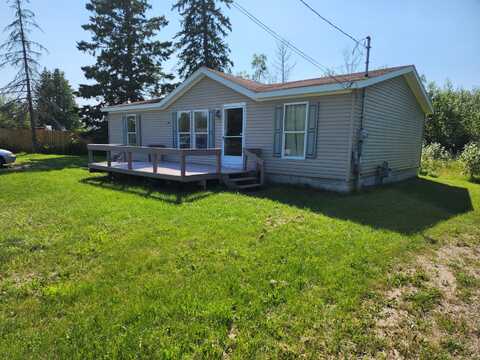 821 N Western Avenue, Cheboygan, MI 49721