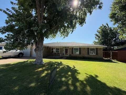 2604 Comanche Trail, Pampa, TX 79065