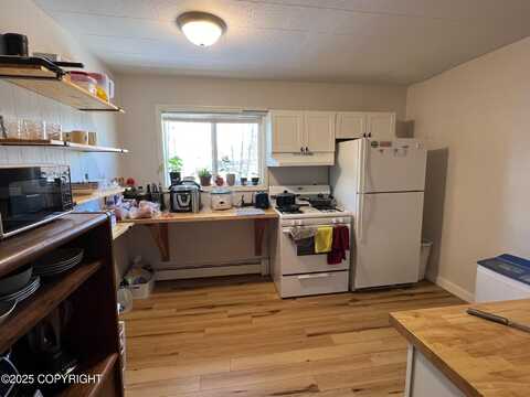 1807 W 36th Avenue, Anchorage, AK 99517